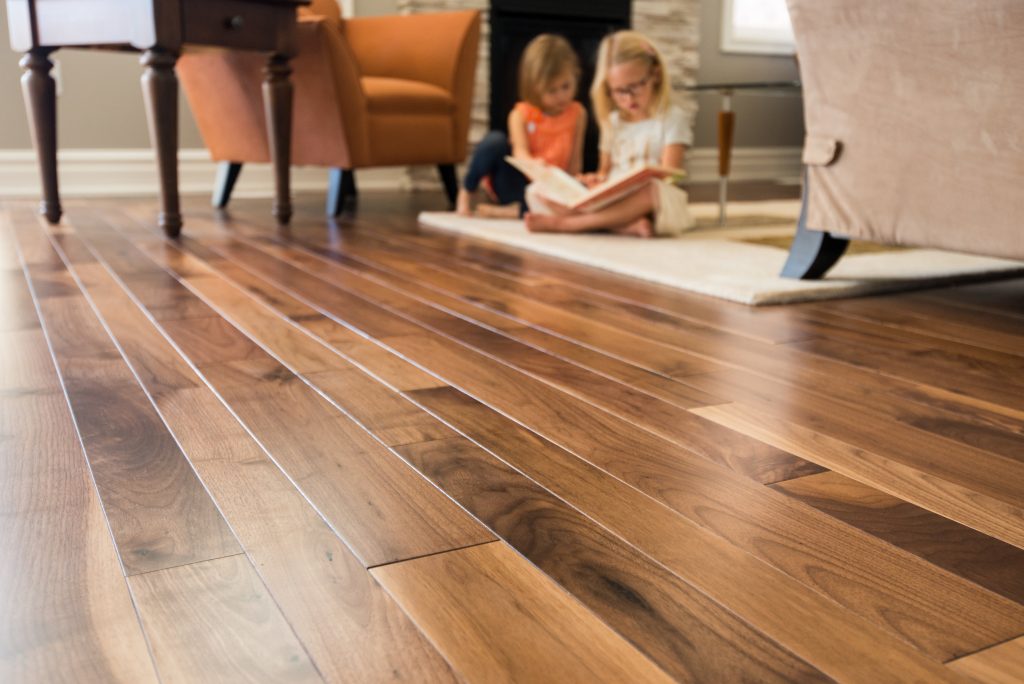 breezewood_Walnut_Mix_Traditional_NanoMatte_DwyerHomes_Sauer_Dec2017_highres139.jpg